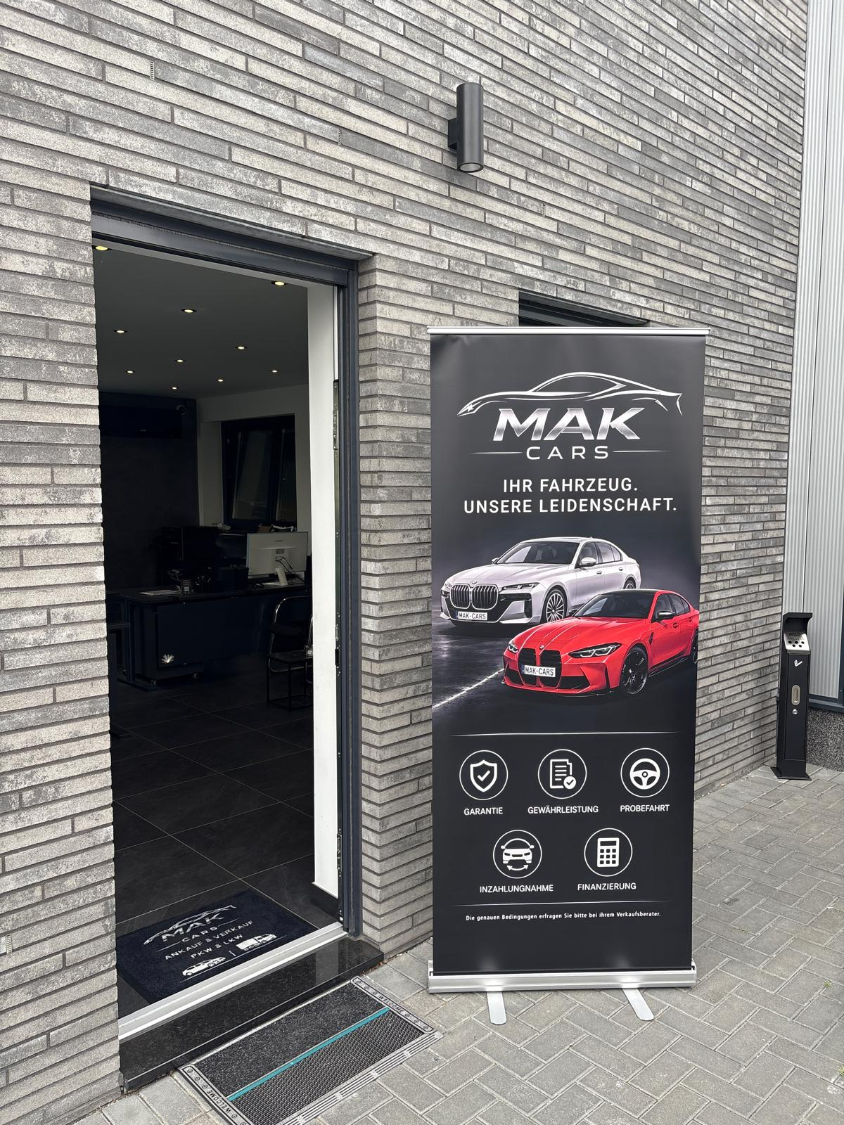 Eingang zum MAK CARS Showroom